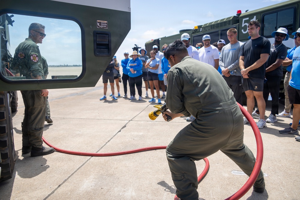 TOUCHDOWN!: LA Chargers visits MCAS Miramar