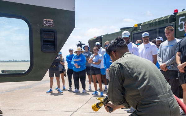 TOUCHDOWN!: LA Chargers visits MCAS Miramar