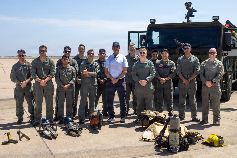 TOUCHDOWN!: LA Chargers visits MCAS Miramar