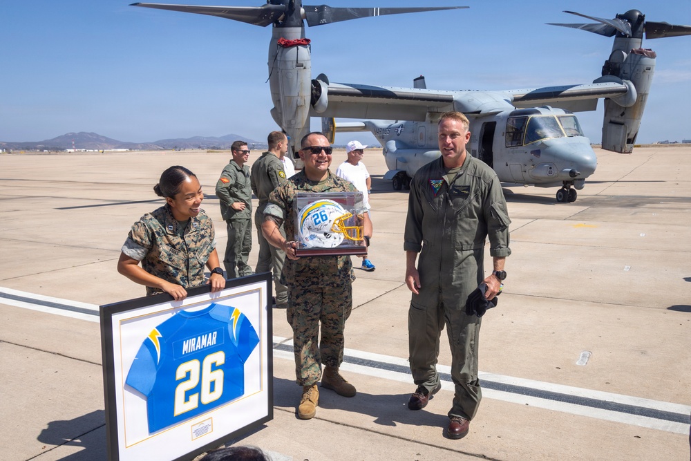 TOUCHDOWN!: LA Chargers visits MCAS Miramar