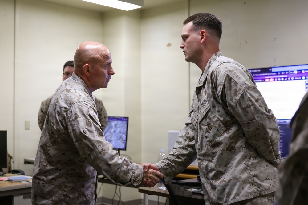 Maj. Gen. Sullivan meets with JTF-SB Marines