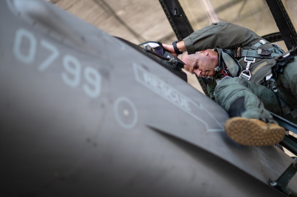 One Percent: Aircrew Performance Team helps F-16 pilot defy grounding odds