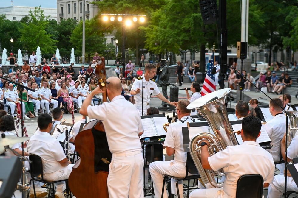 U.S. Navy Band Performs the 6th Annual Concert on the Avenue