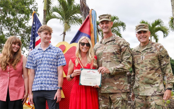 25th Infantry Division Honors Bartholomees Family During Farewell Awards Ceremony