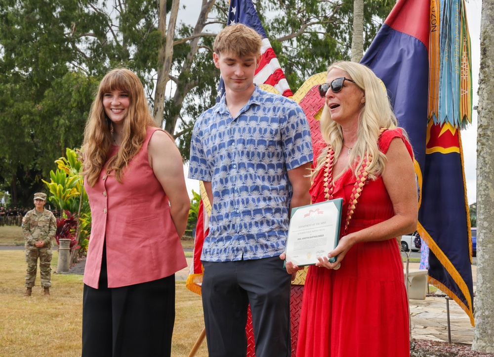 25th Infantry Division Honors Bartholomees Family During Farewell Awards Ceremony