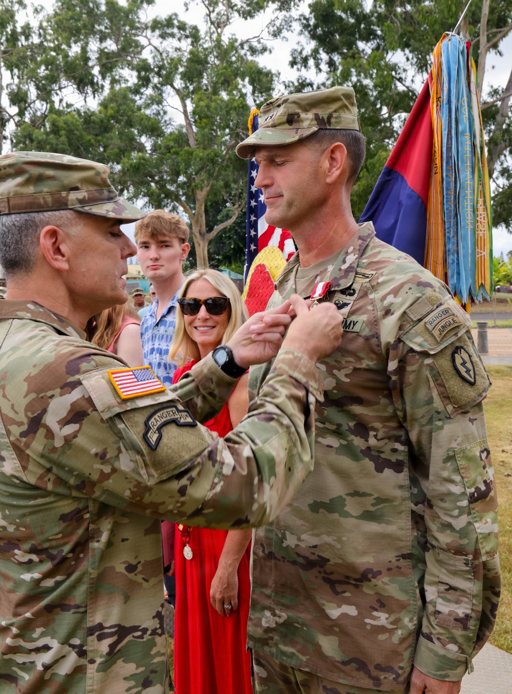 25th Infantry Division Honors Bartholomees Family During Farewell Awards Ceremony