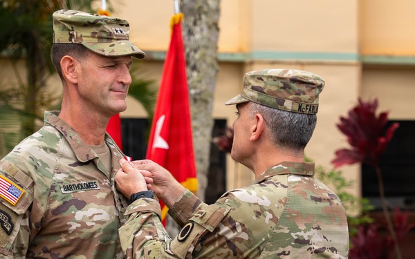 25th Infantry Division Honors Bartholomees Family During Farewell Awards Ceremony