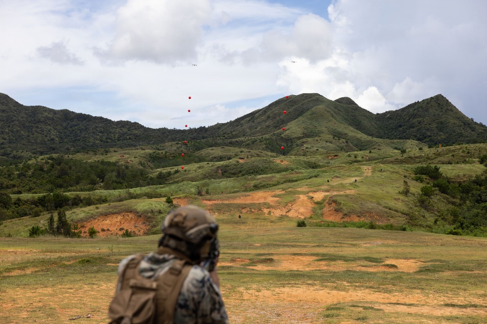 U.S. Marines with 12th LCT train with the SMASH 2000L Smart Optic
