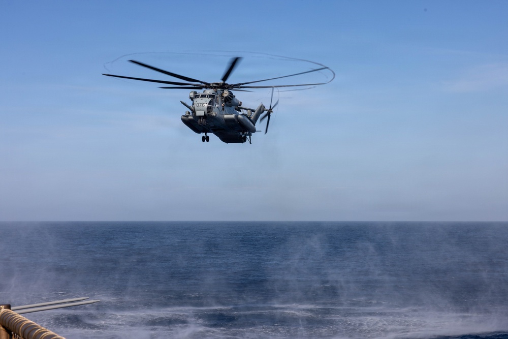 QUART 26.4: HMH 465 conduct deck landing qualifications aboard USS ASHLAND