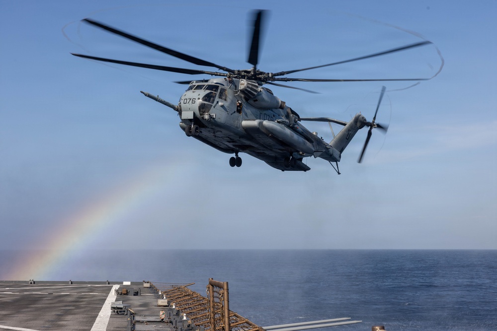 QUART 26.4: HMH 465 conduct deck landing qualifications aboard USS ASHLAND