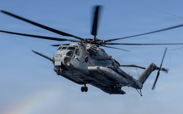 QUART 26.4: HMH 465 conduct deck landing qualifications aboard USS ASHLAND