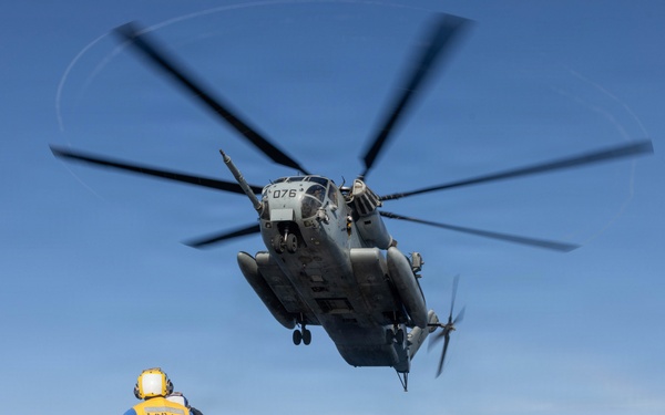 QUART 26.4: HMH 465 conduct deck landing qualifications aboard USS ASHLAND
