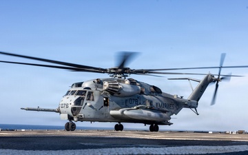QUART 26.4: HMH 465 conduct deck landing qualifications aboard USS ASHLAND