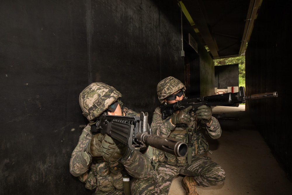 9th ESB Marines, Members of the ROK Marine Corps Conduct Bilateral Breaching