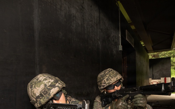 9th ESB Marines, Members of the ROK Marine Corps Conduct Bilateral Breaching