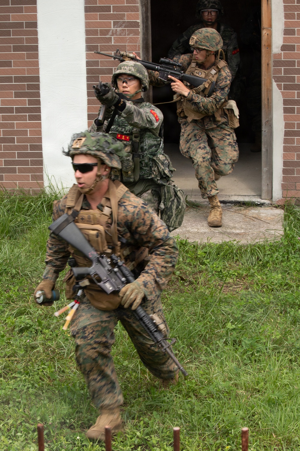 9th ESB Marines, Members of the ROK Marine Corps Conduct Bilateral Breaching