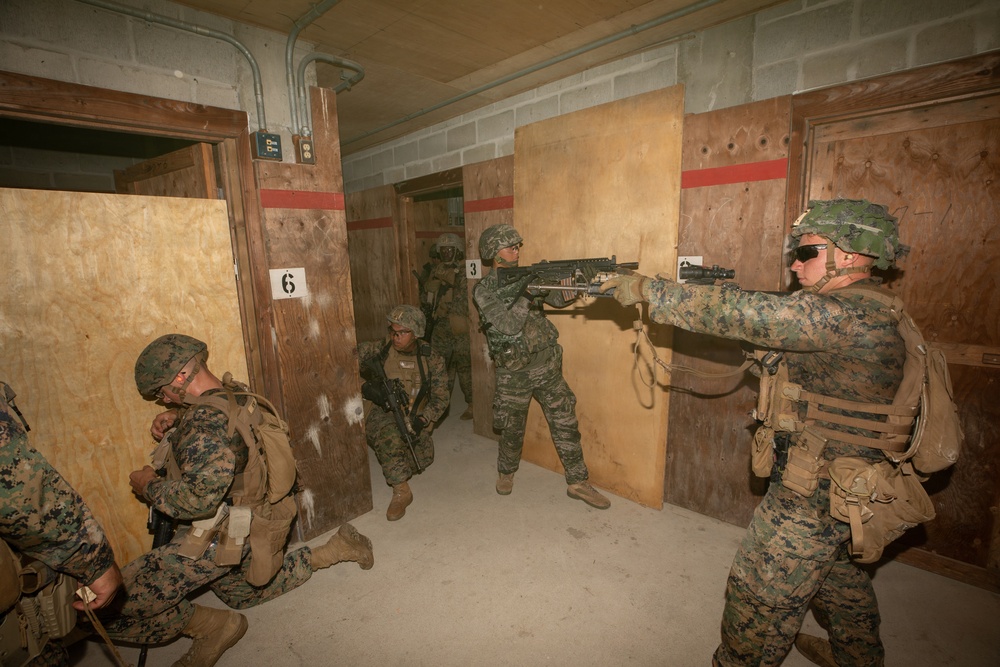 9th ESB Marines, Members of the ROK Marine Corps Conduct Bilateral Breaching