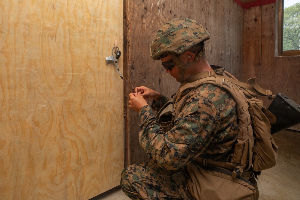 9th ESB Marines, Members of the ROK Marine Corps Conduct Bilateral Breaching