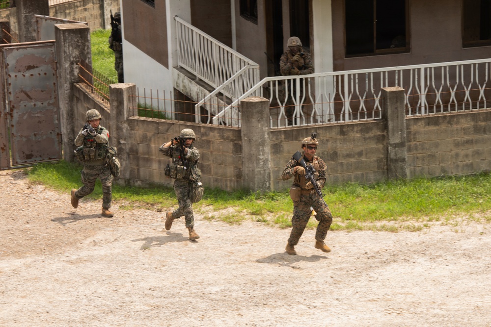9th ESB Marines, Members of the ROK Marine Corps Conduct Bilateral Breaching