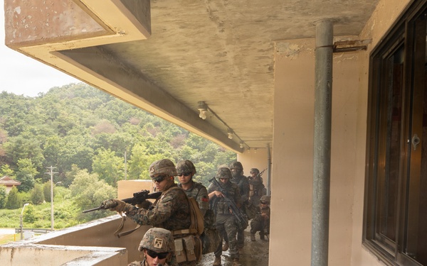9th ESB Marines, Members of the ROK Marine Corps Conduct Bilateral Breaching