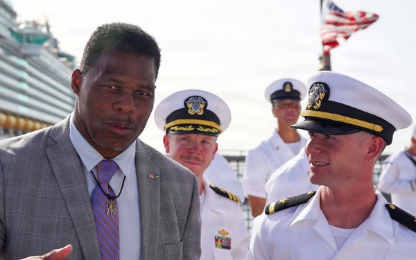 Ambassador Herschel Walker, U.S. Ambassador to the Commonwealth of The Bahamas, Visits USS Cooperstown in Nassau, Bahamas.