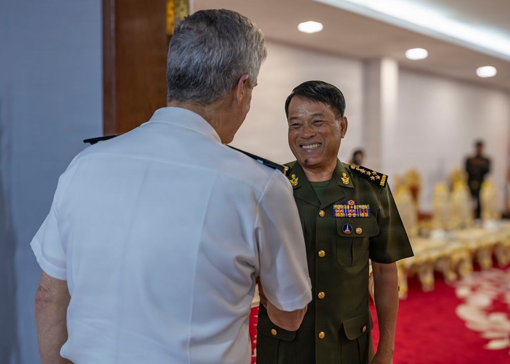 Commander, U.S. Pacific Fleet, Meets With Commander in Chief, Royal Cambodian Armed Forces, in Phnom Penh