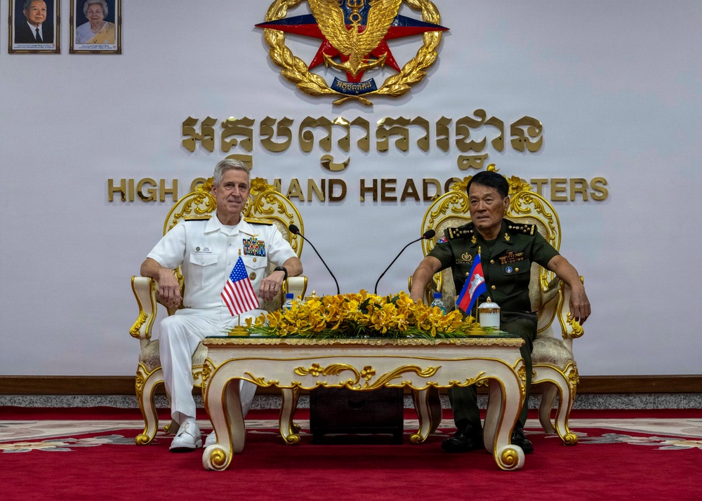 Commander, U.S. Pacific Fleet, Meets With Commander in Chief, Royal Cambodian Armed Forces, in Phnom Penh