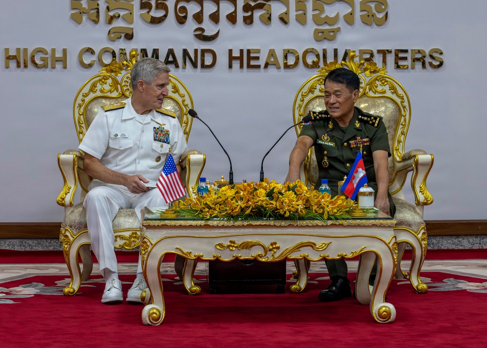 Commander, U.S. Pacific Fleet, Meets With Commander in Chief, Royal Cambodian Armed Forces, in Phnom Penh