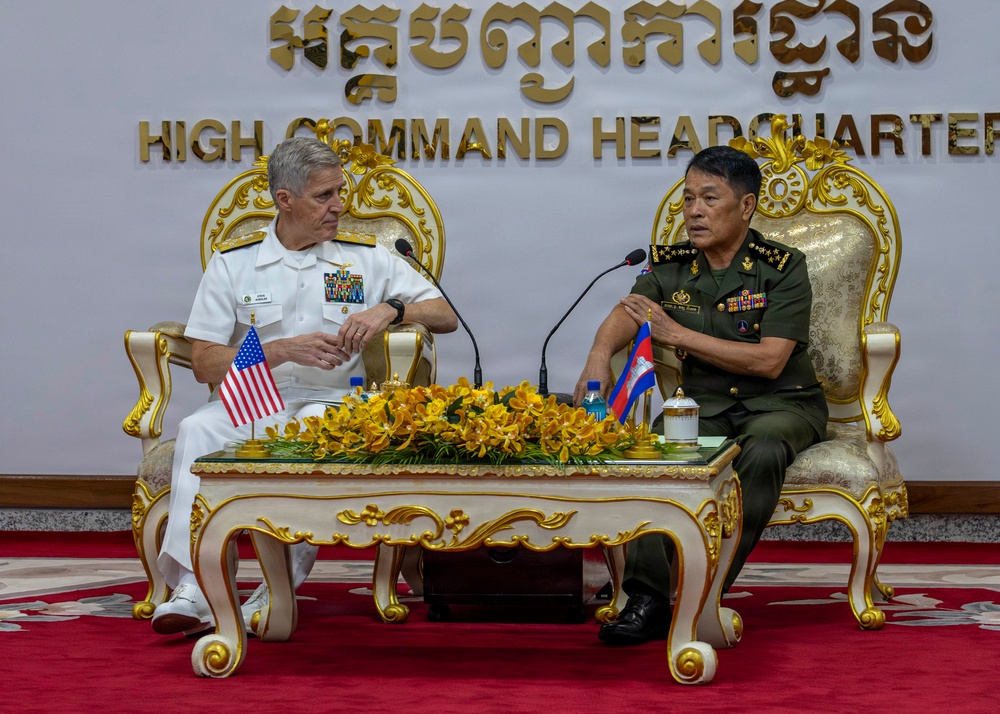Commander, U.S. Pacific Fleet, Meets With Commander in Chief, Royal Cambodian Armed Forces, in Phnom Penh