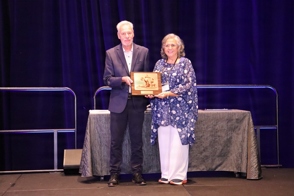 NAMRU EURAFCENT Receives Award at MHSRS 2026