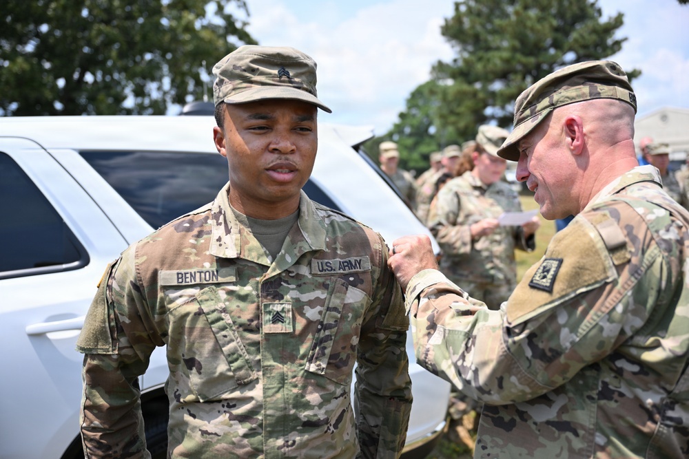 Soldiers receive Governor's Guard tab in ceremony