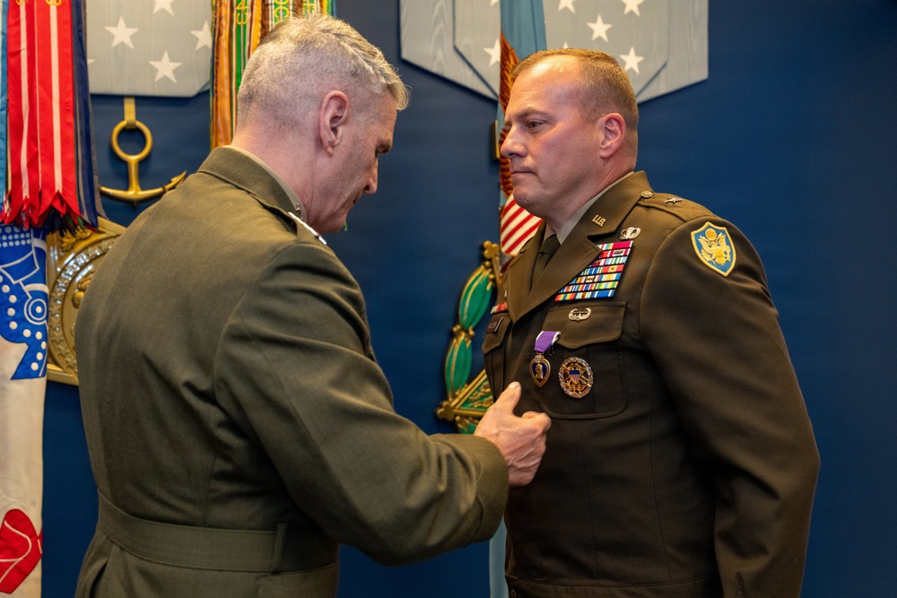 VCJCS Presents Purple Heart to Operation Iraqi Freedom Vets