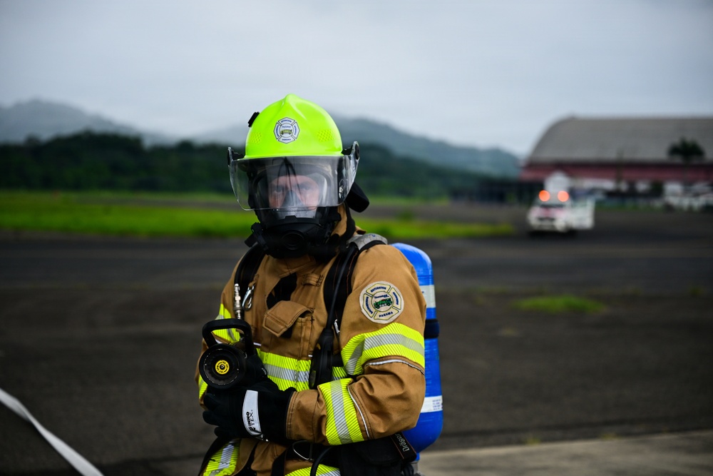 Joint Task Force-Bravo executes a bilateral firefighting exercise with El Servicio de Salvamento y Extincion de Incendios del Aeropuerto Internacional Panama Pacifico