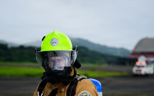 Joint Task Force-Bravo executes a bilateral firefighting exercise with El Servicio de Salvamento y Extincion de Incendios del Aeropuerto Internacional Panama Pacifico