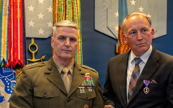 VCJCS Presents Purple Heart to Operation Iraqi Freedom Vets