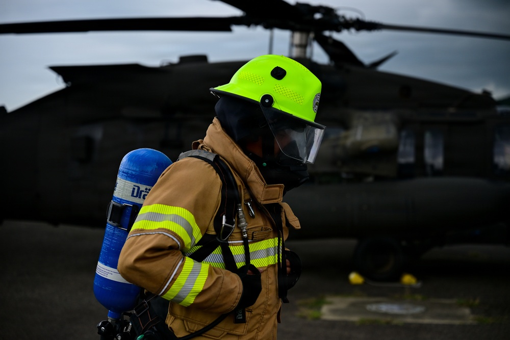 Joint Task Force-Bravo executes a bilateral firefighting exercise with El Servicio de Salvamento y Extincion de Incendios del Aeropuerto Internacional Panama Pacifico
