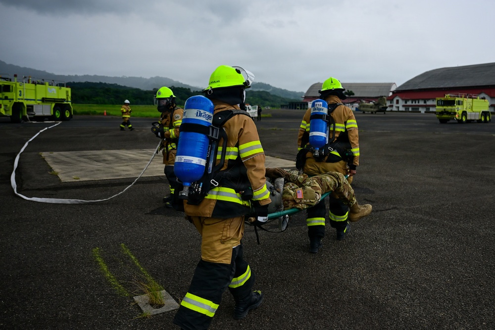 Joint Task Force-Bravo executes a bilateral firefighting exercise with El Servicio de Salvamento y Extincion de Incendios del Aeropuerto Internacional Panama Pacifico