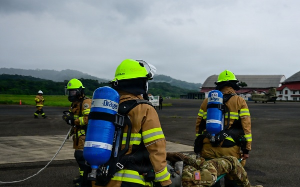 Joint Task Force-Bravo executes a bilateral firefighting exercise with El Servicio de Salvamento y Extincion de Incendios del Aeropuerto Internacional Panama Pacifico