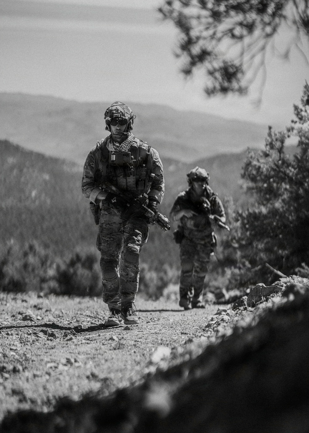 EOD Technicians Conduct Mountain Terrain Drills