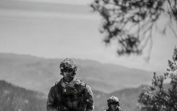 EOD Technicians Conduct Mountain Terrain Drills