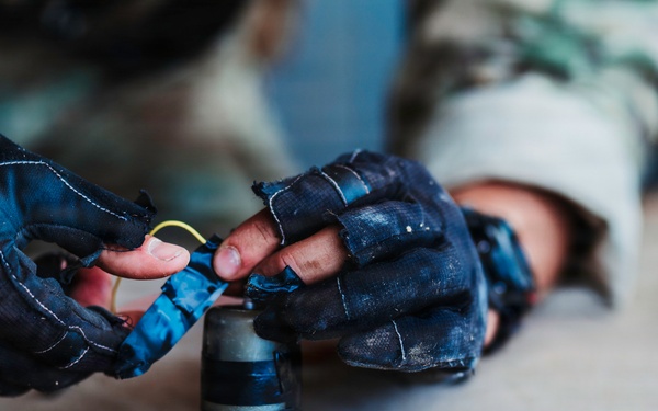 EOD Technicians Conduct Mountain Terrain Drills