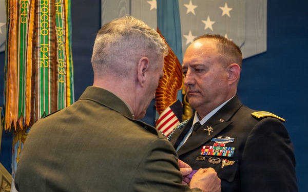 VCJCS Presents Purple Heart to Operation Iraqi Freedom Vets