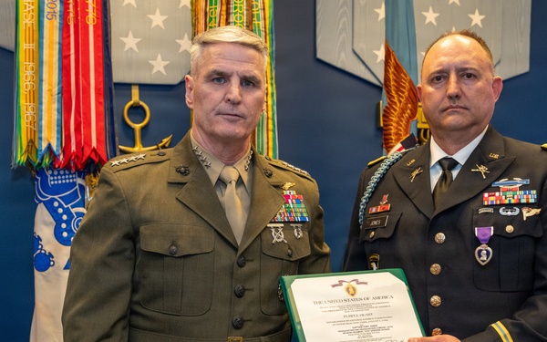 VCJCS Presents Purple Heart to Operation Iraqi Freedom Vets