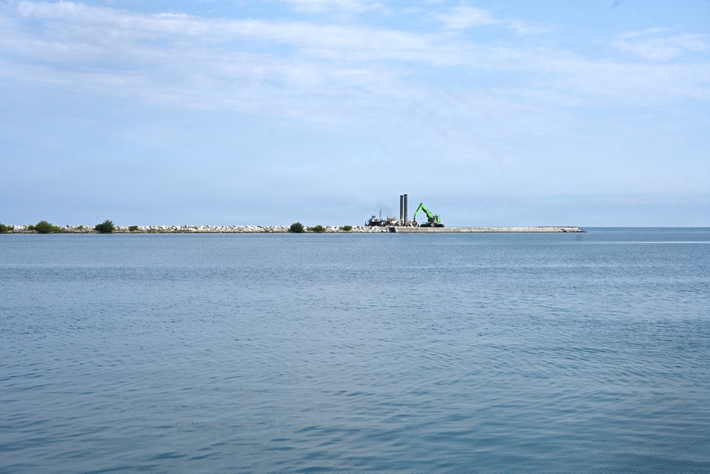 Buffalo District Commander Meets with Coast Guard, Visits Harbor Projects