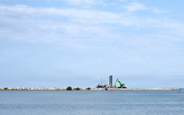 Buffalo District Commander Meets with Coast Guard, Visits Harbor Projects