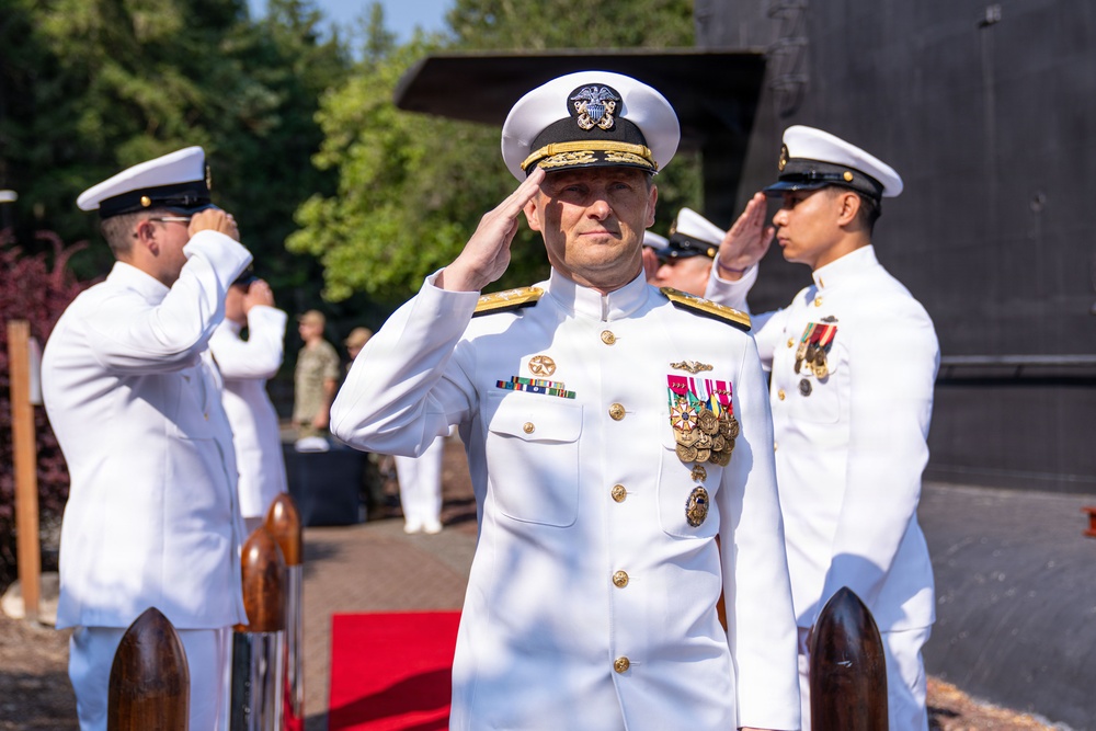 Trident Refit Facility-Bangor conducts change of command ceremony