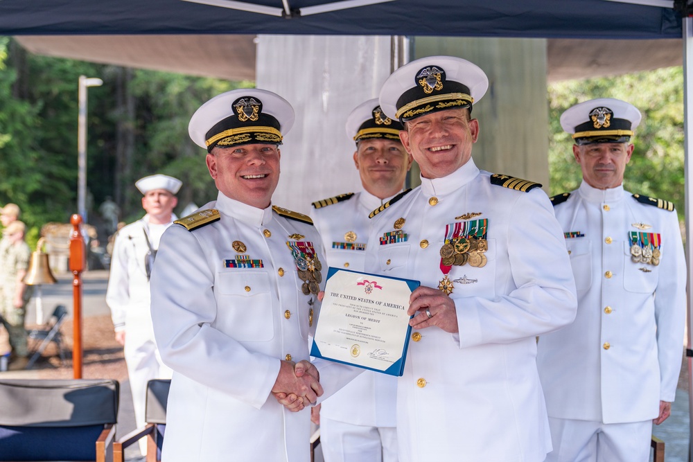 Trident Refit Facility-Bangor conducts change of command ceremony