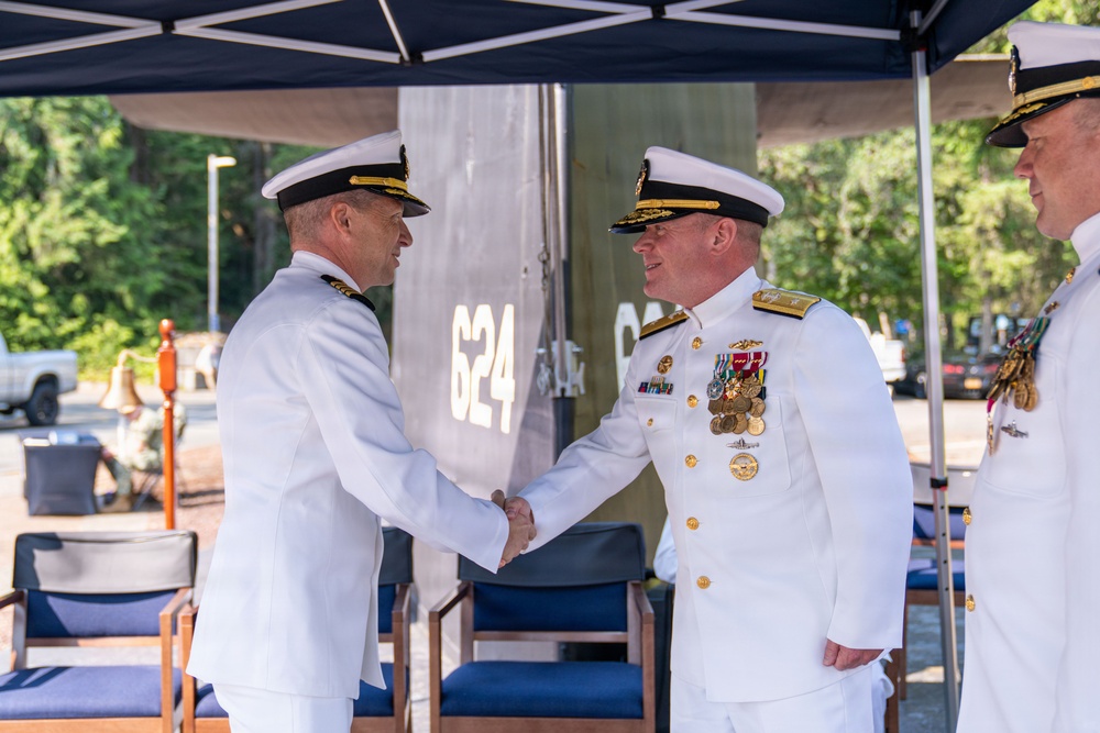 Trident Refit Facility-Bangor conducts change of command ceremony
