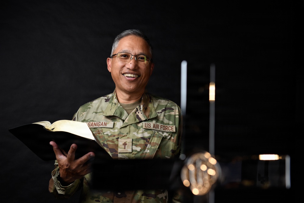 Chaplain Corps undergoes rank insignia change