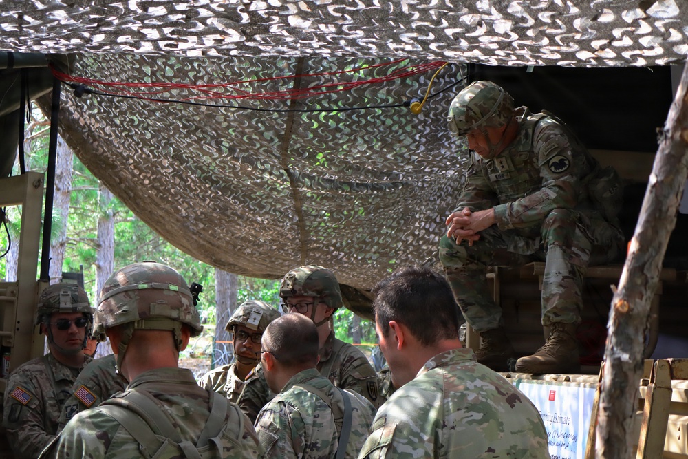 Maj. Gen. Matthew S. Warne Visits Soldiers